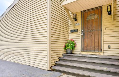 Lansing Apartment | ~ 2 Mi to Downtown: Bright Apt in Lansing!