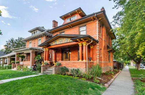 City Park Apartment | 2 Mi to Downtown Denver: Stylish Gem w/Fireplace!
