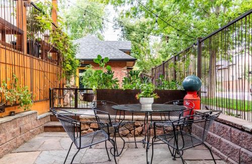 City Park Apartment | 2 Mi to Downtown Denver: Stylish Gem w/Fireplace!