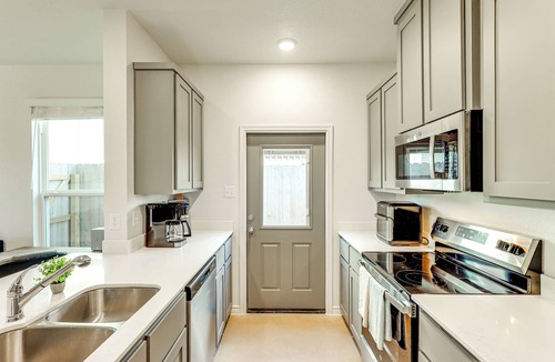 Temple House | 2 Mi to Downtown Temple: Newly Built Townhome!