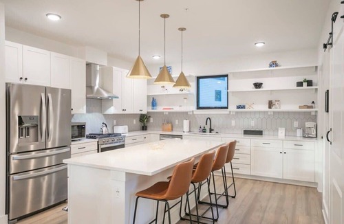McFerrin Park Condo | 2 Mi to DT + King Beds & Garage