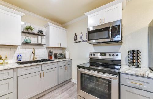 East Riverside Apartment | 2 Mi to Dtwn: Chic Waco Studio w/Fire Pit!