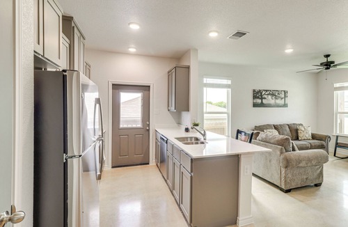 Temple House | 2 Mi to Dtwn Dining! Pet-Friendly Temple Townhome