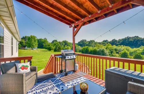 Fulton House | 2 Mi to Dtwn Fulton: 'Meadowlark' Home w/Deck!