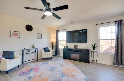 Fulton House | 2 Mi to Dtwn Fulton: 'Meadowlark' Home w/Deck!