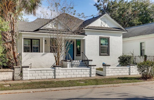 Urban Core Cottage | 2 Mi to Dtwn Jax: Game-ready Retreat w/Yard