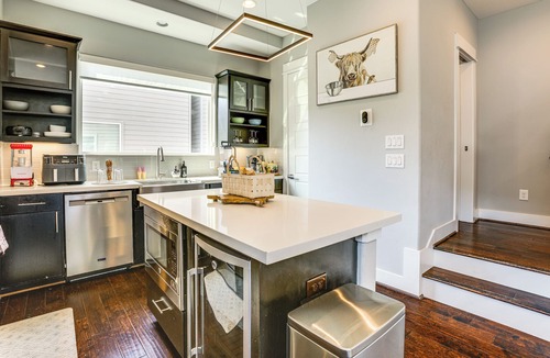 Northside Cottage | 2 Mi to Dtwn: Modern Houston Home w/Private Patio