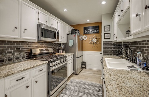 South Creek House | 2 Mi to Dtwn! Modern Round Rock Oasis w/Patio