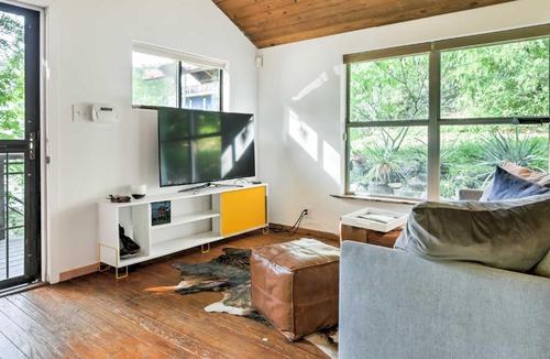 Blackshear-Prospect Hill Apartment | 2 Mi to Dtwn: Pet-Friendly Austin Studio w/Yard