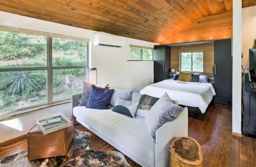 Blackshear-Prospect Hill Apartment | 2 Mi to Dtwn: Pet-Friendly Austin Studio w/Yard