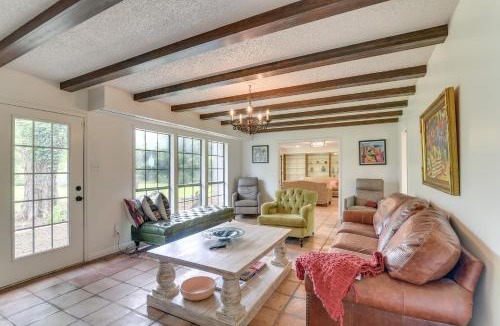 Bailey's Prairie House | 2 Mi to Dtwn: Spacious Angleton Home w/Courtyard!
