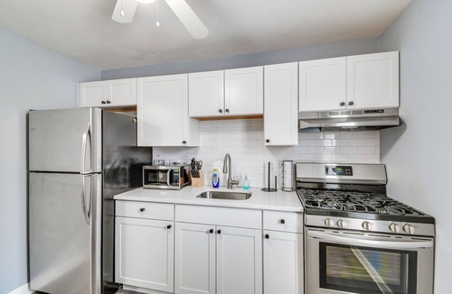 Syracuse Apartment | 2 Mi to Dtwn Syracuse: Cozy Updated Apt!