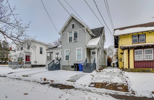 Syracuse Apartment | 2 Mi to Dtwn Syracuse: Cozy Updated Apt!