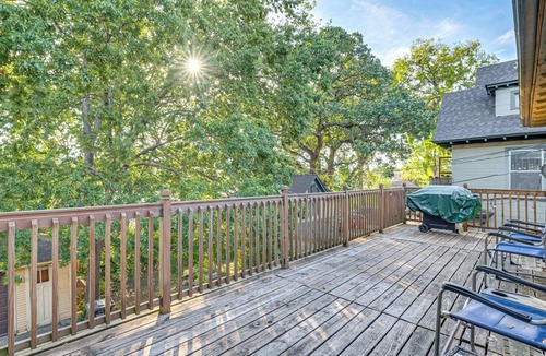 Lowry Hill East Apartment | 2 Mi to Dtwn! Walkable Minneapolis Apt w/ Deck