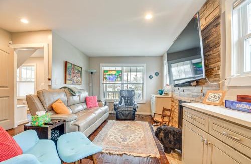 Durham House | 2 Mi to Duke & Dtwn Durham: Modern Home w/Patio!