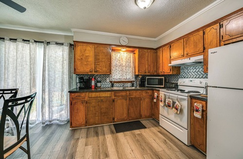 Greenville House | < 2 Mi to ECU & Medical District: Retreat w/Patio