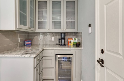 Northwest Dallas Cottage | 2 Mi to Galleria Dallas: Group Retreat w/Yard!