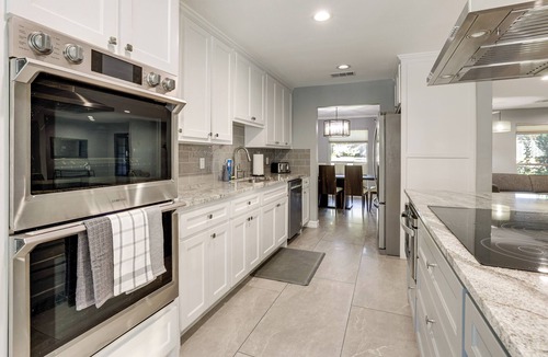Northwest Dallas House | 2 Mi to Galleria Dallas: Group Retreat w/Yard!