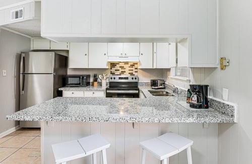 Wright House | 2 Mi to Garniers Beach Park: Pet-Friendly FWB Home