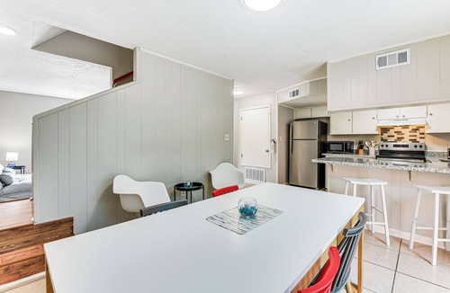 Wright House | 2 Mi to Garniers Beach Park: Pet-Friendly FWB Home