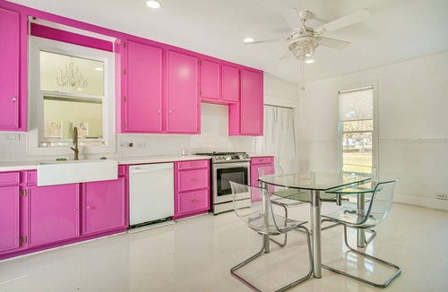 Jennings House | 2 Mi to Gator Chateau: Vibrant Home w/Balcony