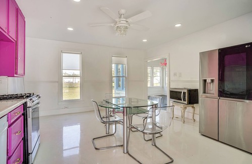 Jennings House | 2 Mi to Gator Chateau: Vibrant Home w/Balcony