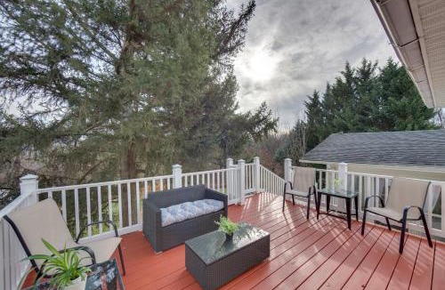 Hummelstown House | 2 Mi to Hersheypark Group Getaway with Deck