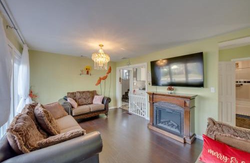 Hummelstown House | 2 Mi to Hersheypark Group Getaway with Deck