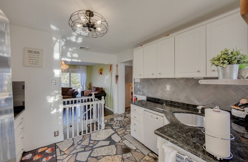 Hummelstown House | 2 Mi to Hersheypark: Group Getaway w/Deck