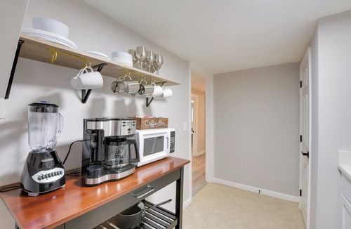 Woodbridge House | 2 Mi to Historic Occoquan District: Modern Duplex