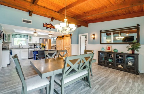 Homosassa House | 2 Mi to Homosassa Springs: Riverfront Home w/Dock