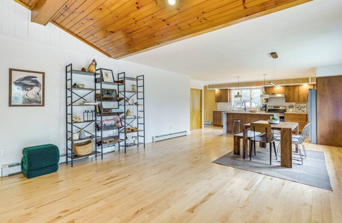 Town of White Creek House | 2 Mi to Hoosic River: 'The Moss House' w/Deck!