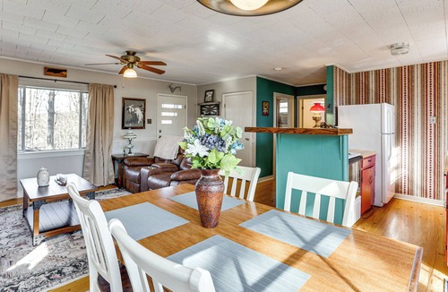 Eva Cabin | 2 Mi to Kentucky Lake: Cabin w/Deck & View in Eva