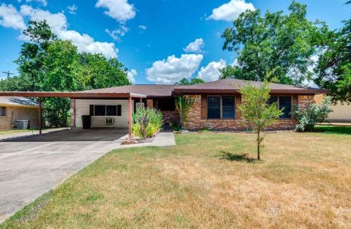 College Station House | 2 Mi to Kyle Field: Bryan Home w/Fenced Yard