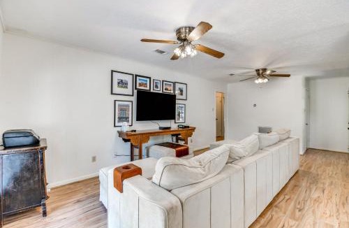College Station House | 2 Mi to Kyle Field: Bryan Home w/Fenced Yard
