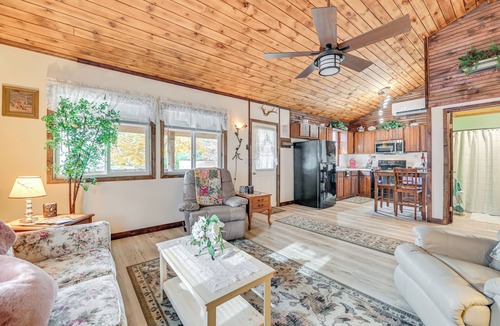 Peru Cabin | 2 Mi to Lake Champlain: Cabin w/River Access!