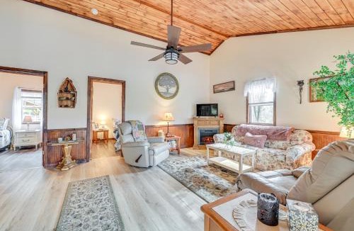 Peru House | 2 Mi to Lake Champlain Cabin with River Access!