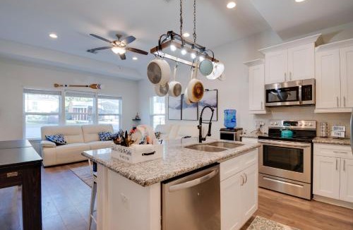 Montgomery House | 2 Mi to Lake Conroe Access: Home w/Pool Table!
