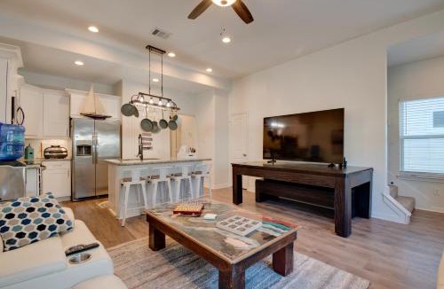 Montgomery House | 2 Mi to Lake Conroe Access: Home w/Pool Table!