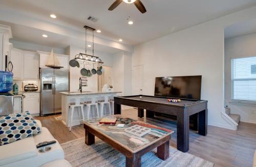 Montgomery House | 2 Mi to Lake Conroe Access: Home w/Pool Table!