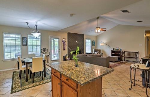 McQueeney House | 2 Mi to Lake McQueeny: Gem w/Covered Patio
