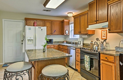 McQueeney House | 2 Mi to Lake McQueeny: Gem w/Covered Patio