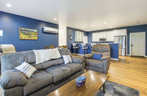 Abrams House | 2 Mi to Lake Michigan: Fire Pit, Grill, Patio!
