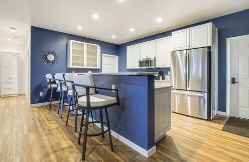 Abrams House | 2 Mi to Lake Michigan: Fire Pit, Grill, Patio!