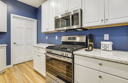 Abrams House | 2 Mi to Lake Michigan: Fire Pit, Grill, Patio!
