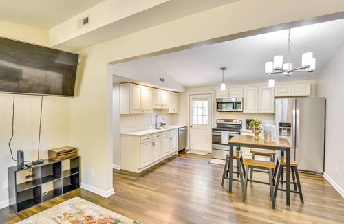 Shorewood-Tower Hills-Harbert Apartment | 2 Mi to Lake Michigan: Pet-Friendly Sawyer Apt