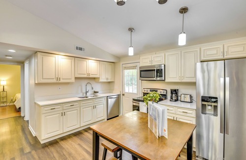 Shorewood-Tower Hills-Harbert Apartment | 2 Mi to Lake Michigan: Pet-Friendly Sawyer Apt