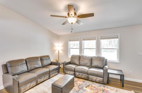 Shorewood-Tower Hills-Harbert Apartment | 2 Mi to Lake Michigan Pet-Friendly Sawyer Apt