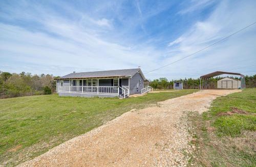 Dogwood House | 2 Mi to Lake Monticello: Home w/Large Decks!