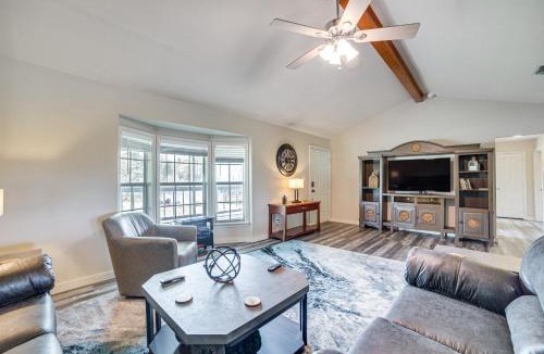Dogwood House | 2 Mi to Lake Monticello: Home w/Large Decks!